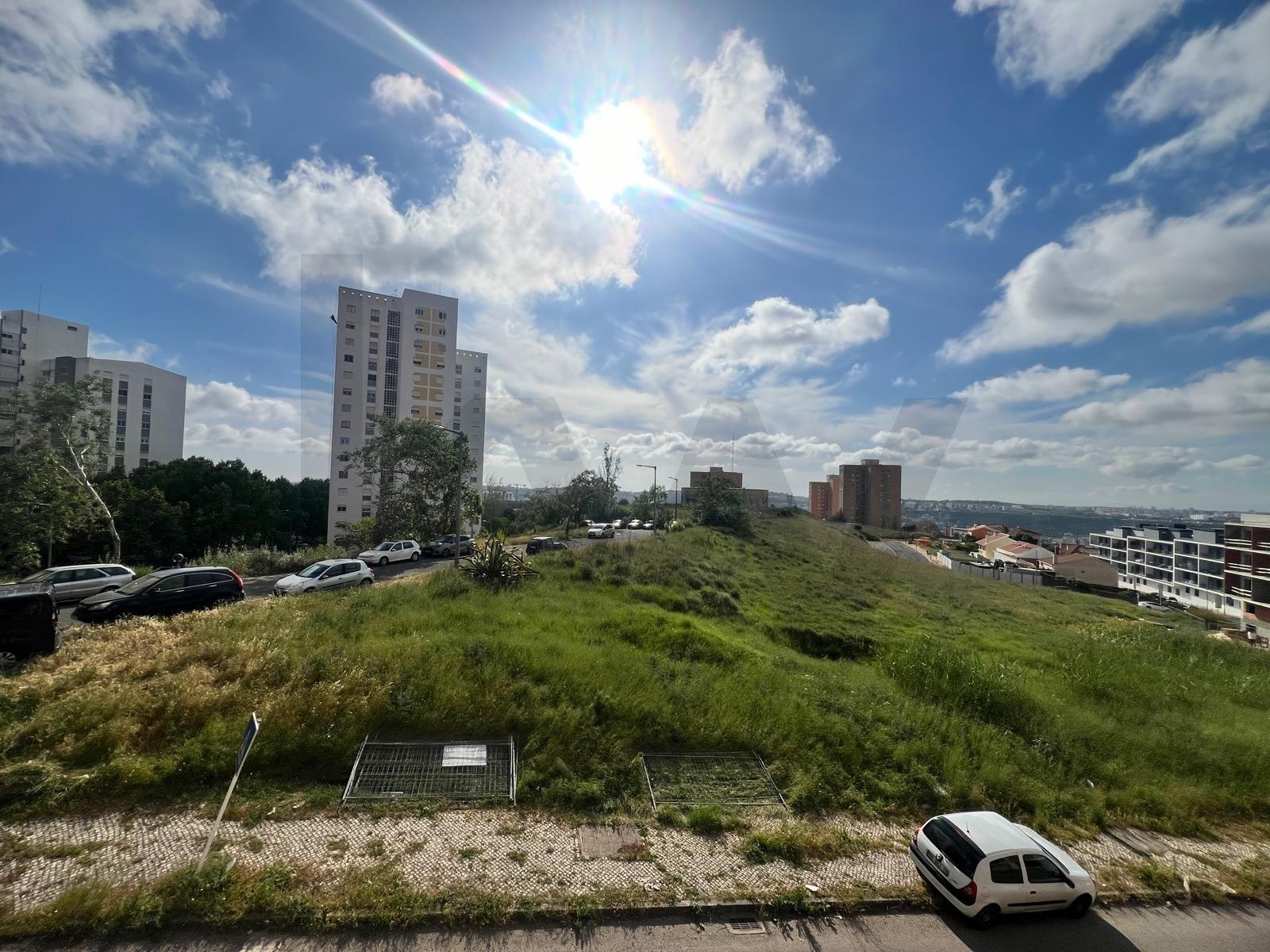 Loures — T3 com varanda e box no empreendimento Paradela Gardens — imagem 13