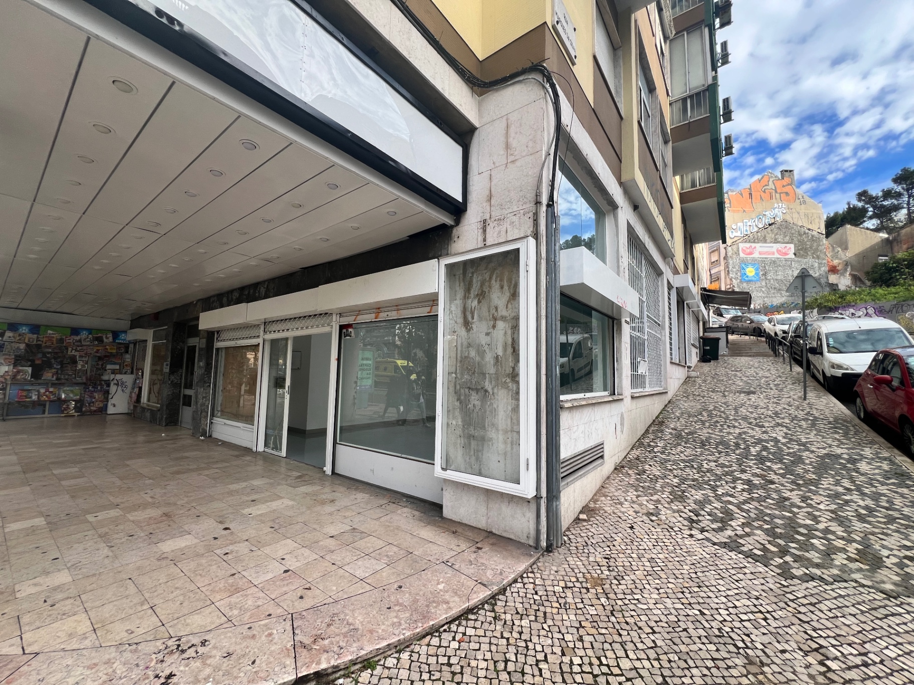 Espaço comercial na Av. Almirante Reis – 900 m² em Localização Estratégica — imagem 2