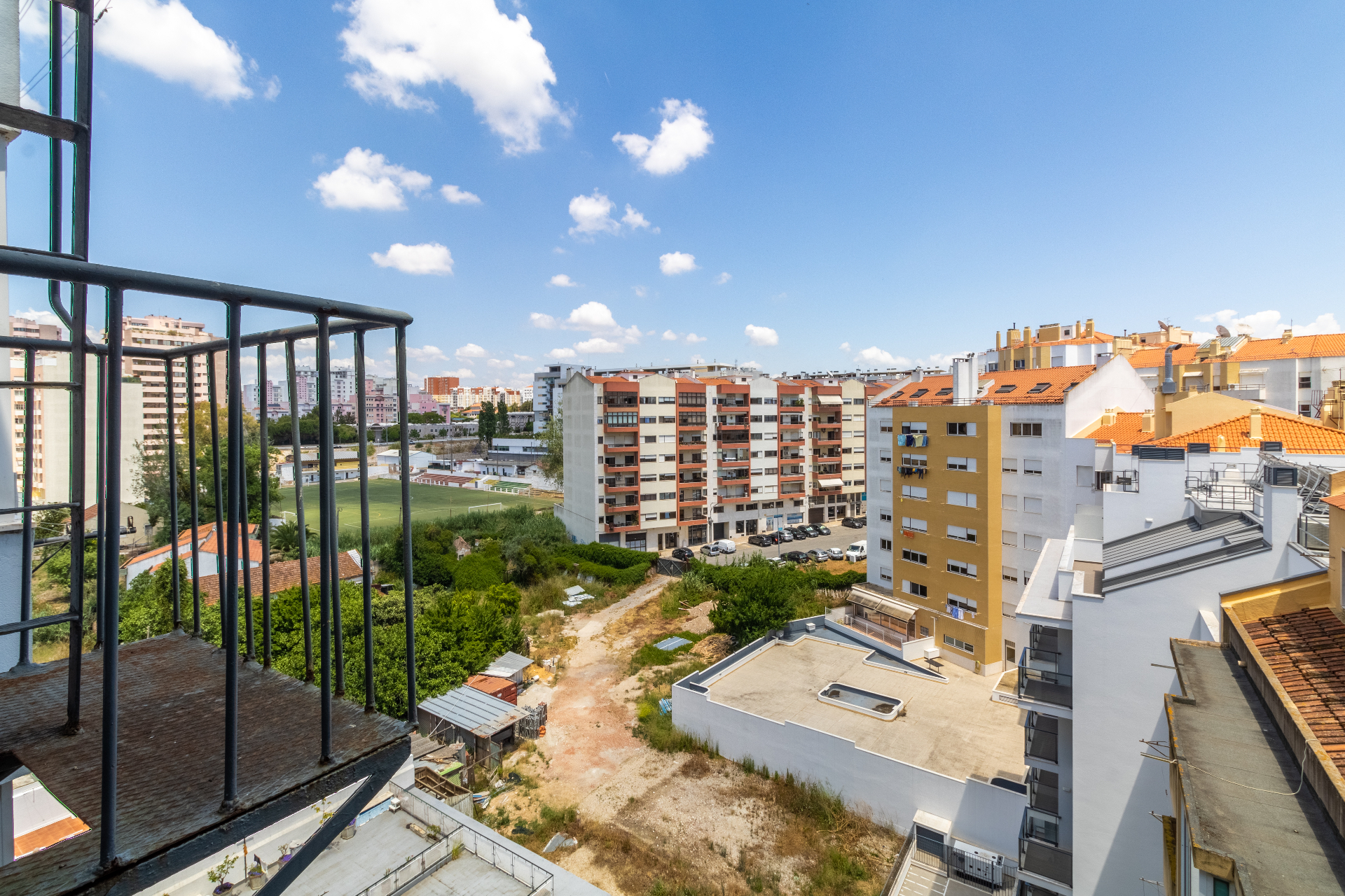 Apartamento T2 remodelado em São Domingos de Benfica — imagem 27