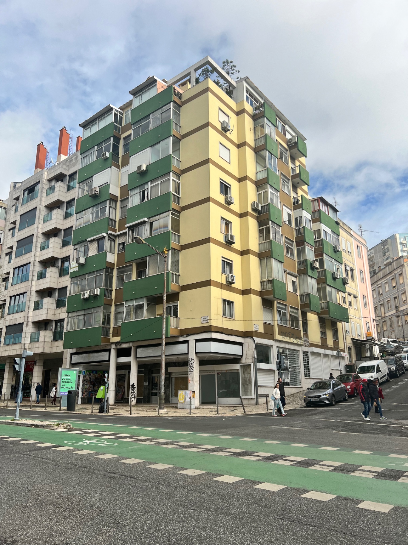Espaço comercial na Av. Almirante Reis – 900 m² em Localização Estratégica — imagem 8