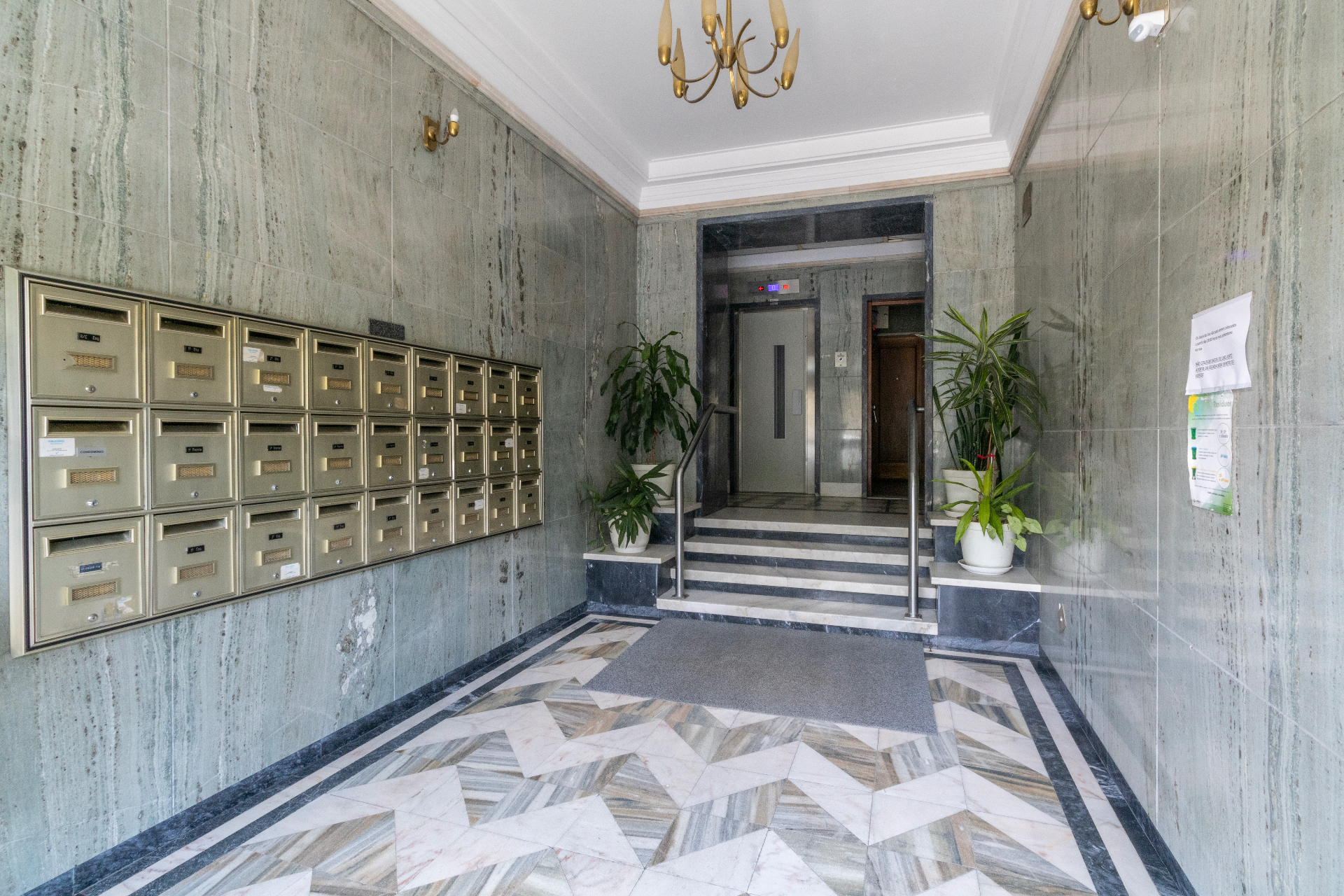 Apartamento T2 remodelado em São Domingos de Benfica — imagem 28