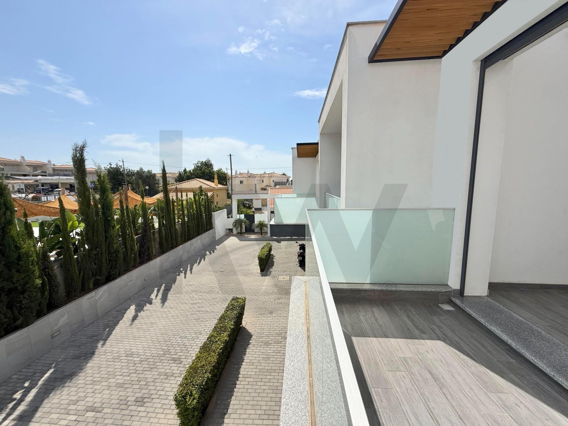 Branqueira, Albufeira — Moradia T3 com piscina privativa no condomínio Eira Branca Village — imagem 33